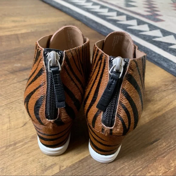 Linea Paolo Faith Genuine Calf Hair Wedge Sneaker - Picture 4 of 7